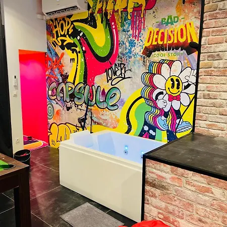 Apartment Capsule Street Art - Sauna- Jacuzzi - Playstation 5 - Billard - Netflix - Cinema - Terrasse Douai